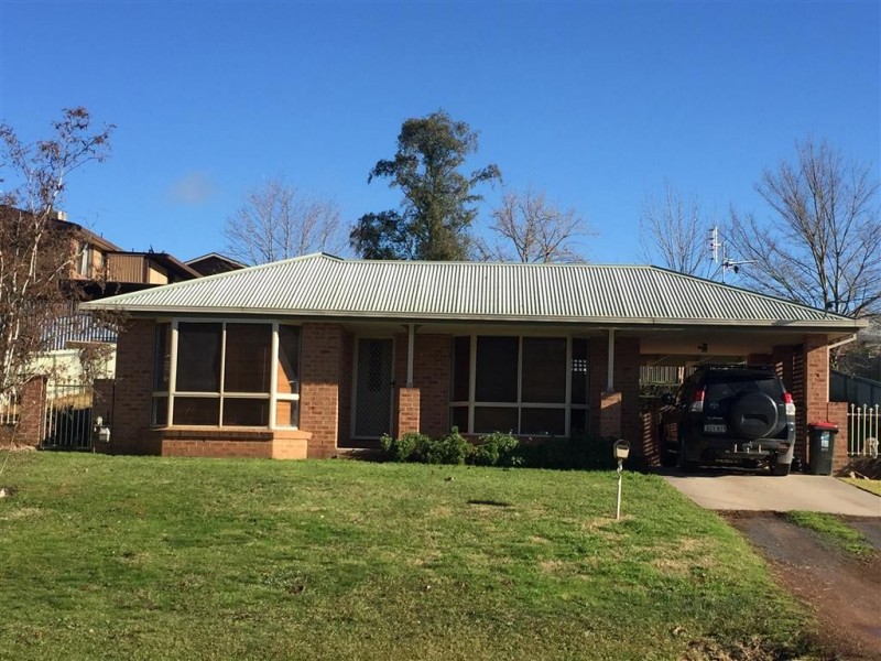 14 Wyndham Street, Adelong NSW 2729
