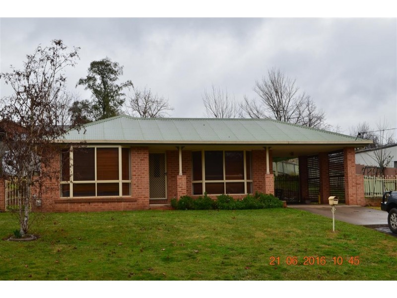 14 Wyndham Street, Adelong NSW 2729