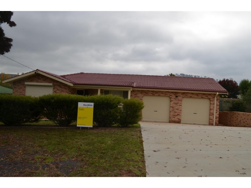 18 Lockhart Street, Adelong NSW 2729