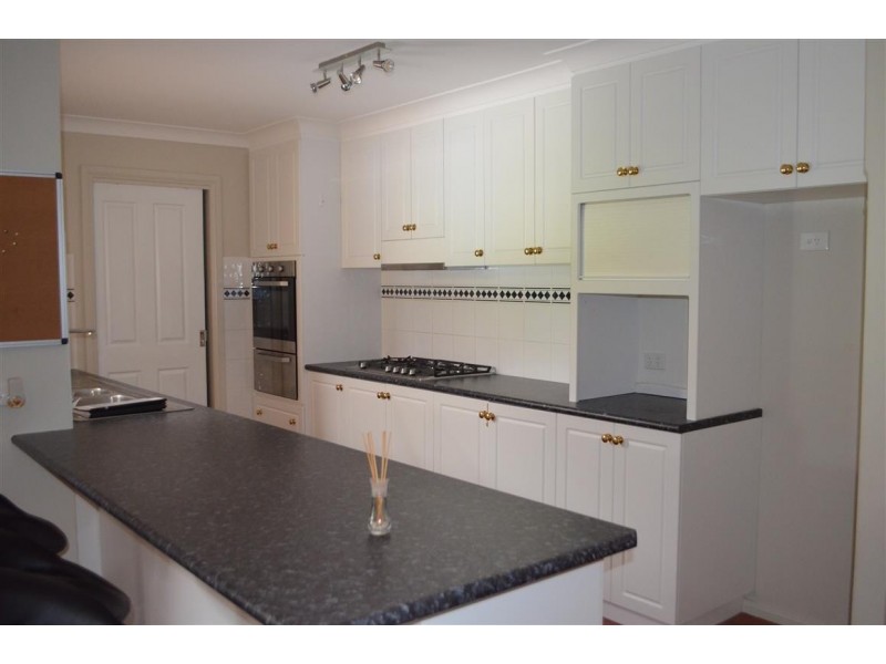 18 Lockhart Street, Adelong NSW 2729