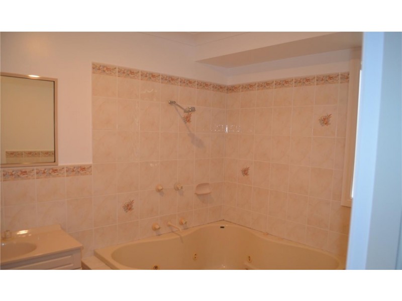 18 Lockhart Street, Adelong NSW 2729