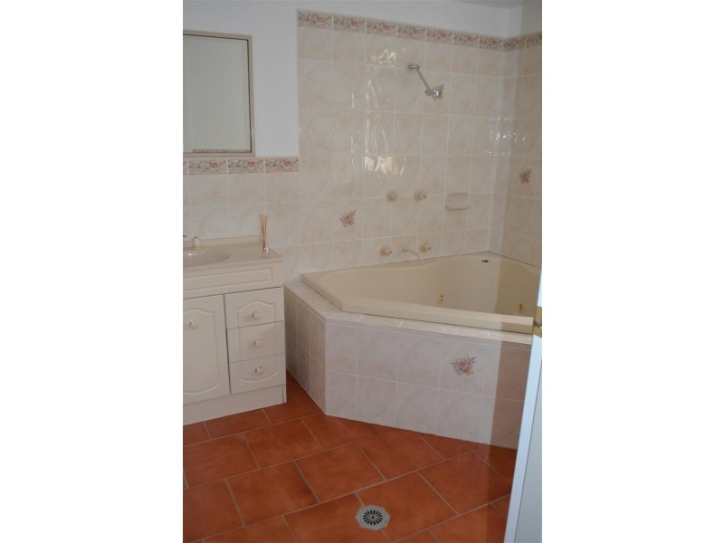 18 Lockhart Street, Adelong NSW 2729