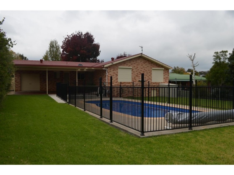 18 Lockhart Street, Adelong NSW 2729