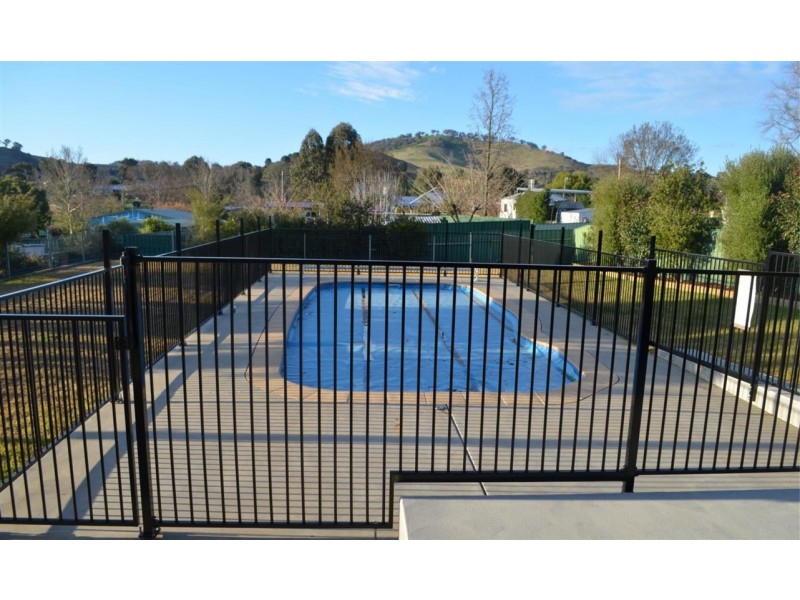 18 Lockhart Street, Adelong NSW 2729