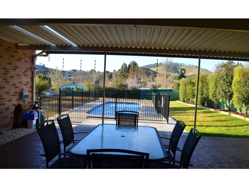 18 Lockhart Street, Adelong NSW 2729