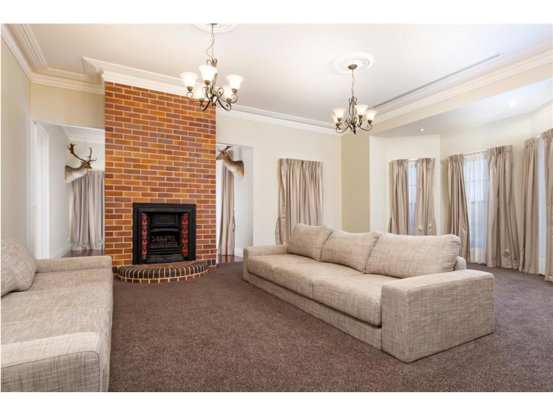 9 Lindbeck Avenue, Tumut NSW 2720