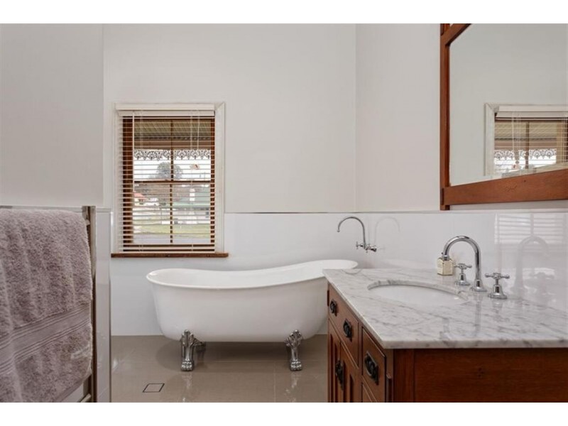 106 Tumut Street, Adelong NSW 2729