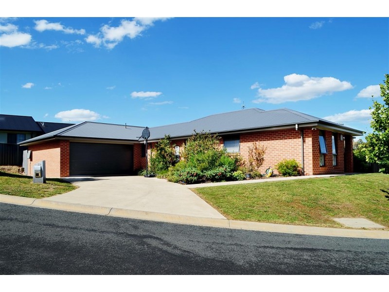 23 Lockeridge Drive, Tumut NSW 2720