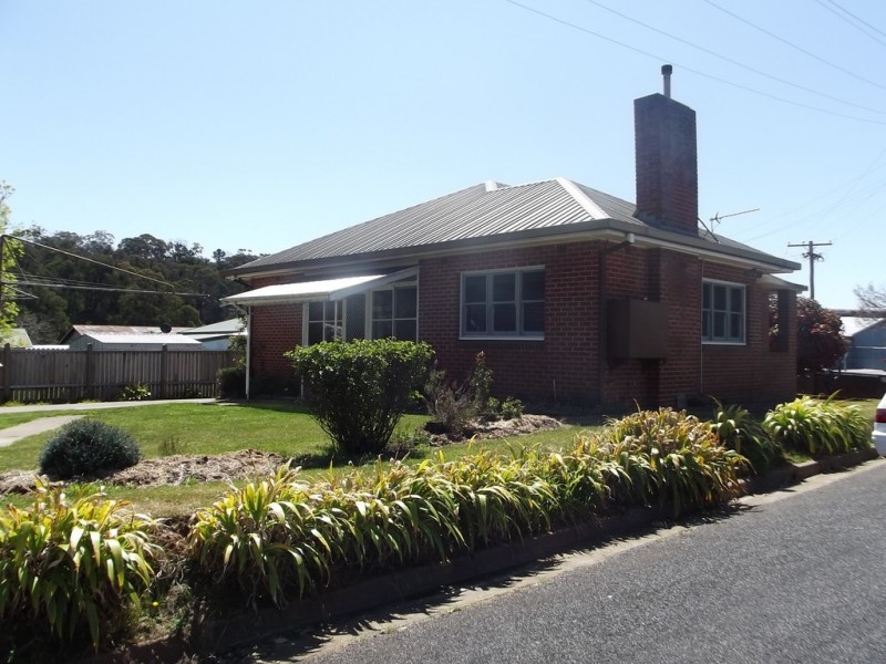 12 Leaburn Avenue, Batlow NSW 2730