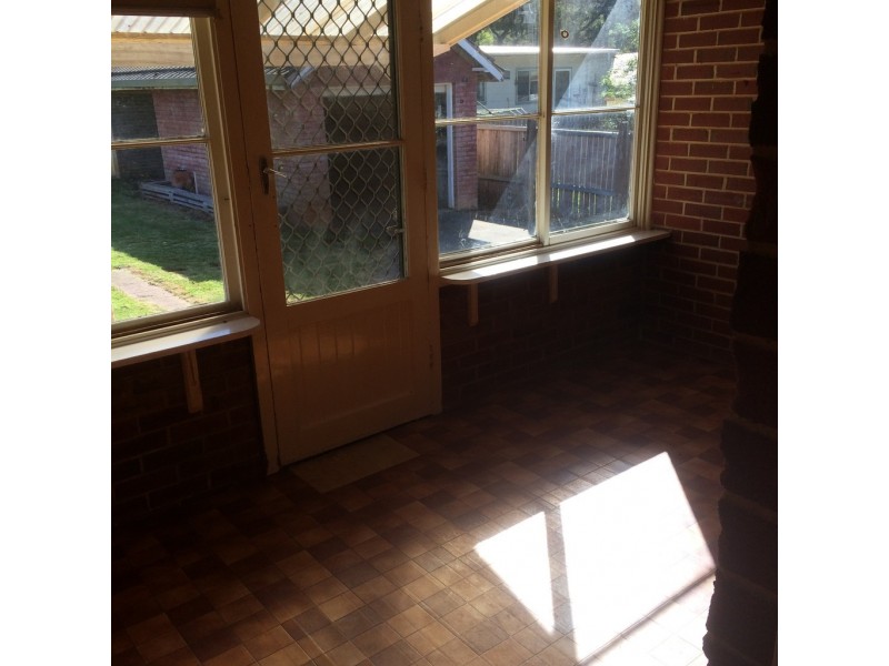 12 Leaburn Avenue, Batlow NSW 2730