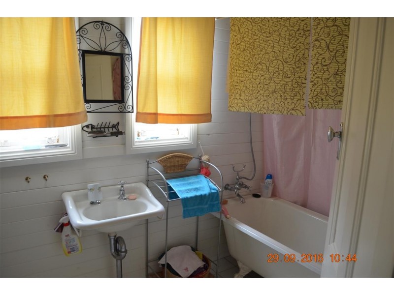 19 Lockhart Street, Adelong NSW 2729