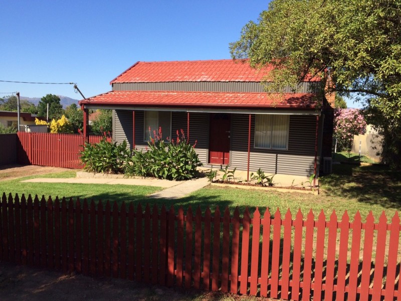 92 Simpson Street, Tumut NSW 2720
