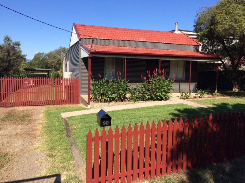 92 Simpson Street, Tumut NSW 2720