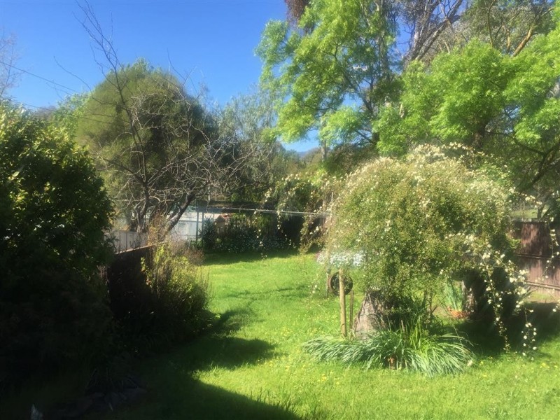 6 Shelley Street, Tumut NSW 2720