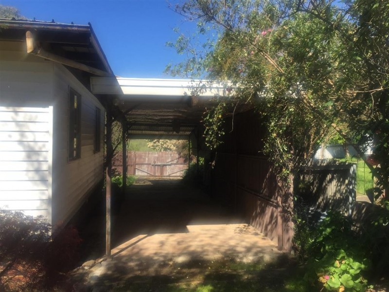 6 Shelley Street, Tumut NSW 2720