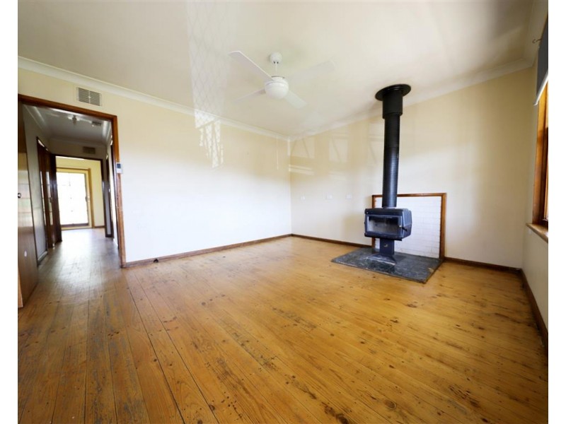 24 Dalhunty Street, Tumut NSW 2720