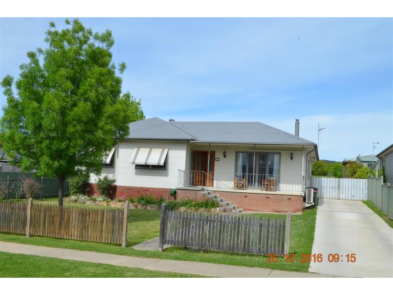 183 Capper Street, Tumut NSW 2720