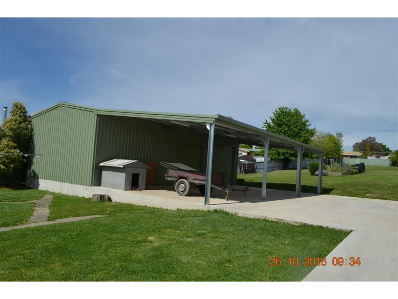 183 Capper Street, Tumut NSW 2720