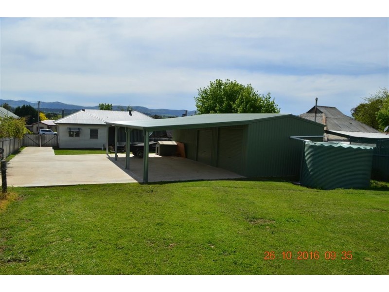 183 Capper Street, Tumut NSW 2720