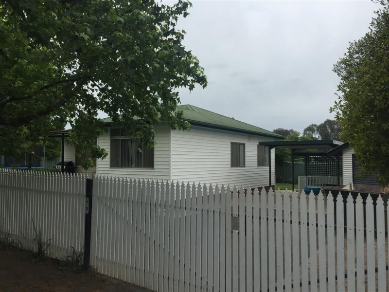 11 Forest Street, Tumut NSW 2720