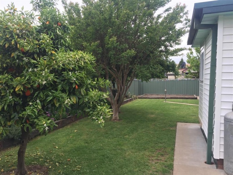 11 Forest Street, Tumut NSW 2720