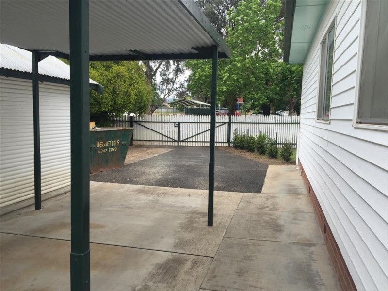 11 Forest Street, Tumut NSW 2720