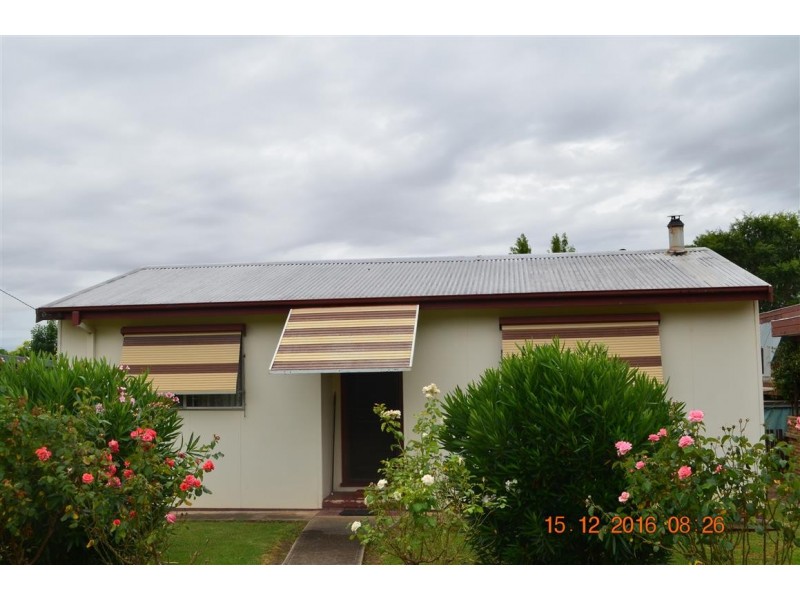 10 Pine Street, Tumut NSW 2720