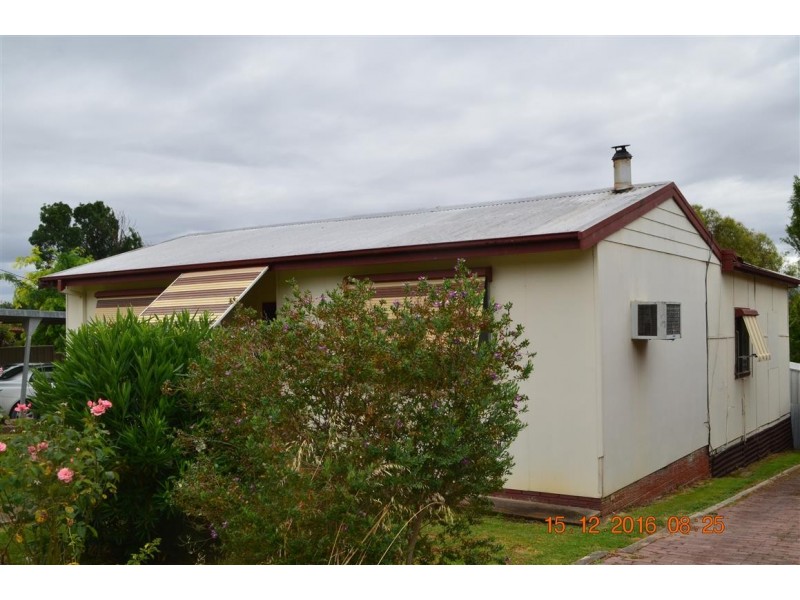 10 Pine Street, Tumut NSW 2720