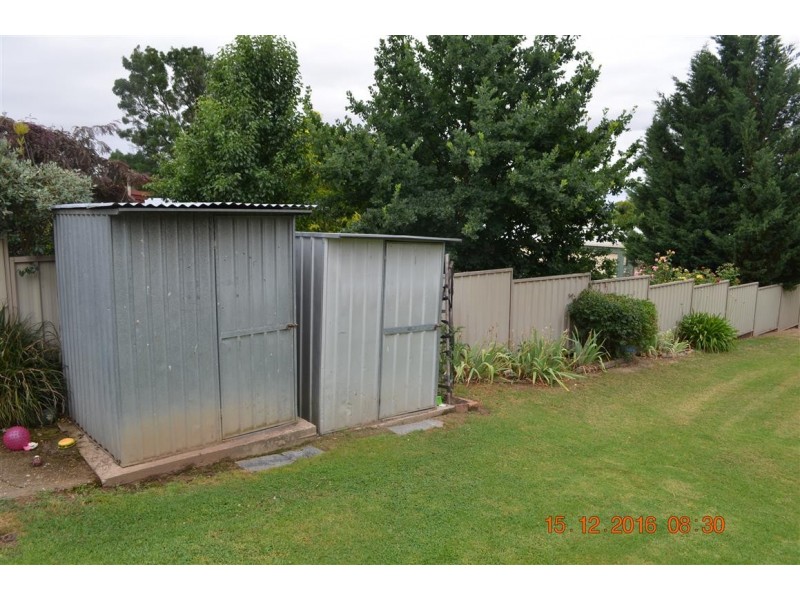 10 Pine Street, Tumut NSW 2720
