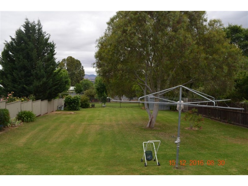 10 Pine Street, Tumut NSW 2720