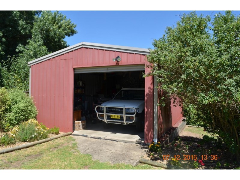12 Yarralla Street, Tumut NSW 2720