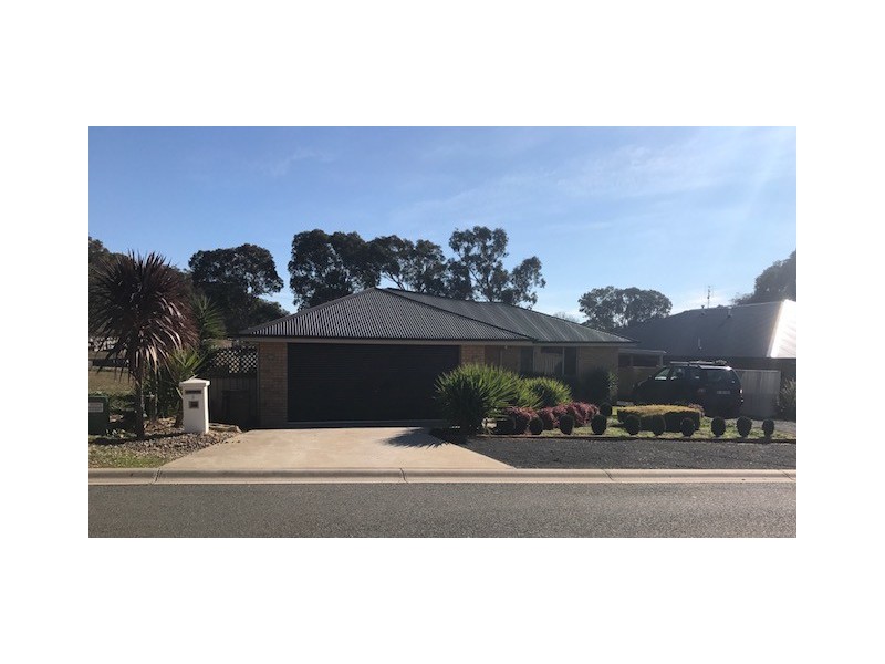 3 Jeffery Circuit, Tumut NSW 2720