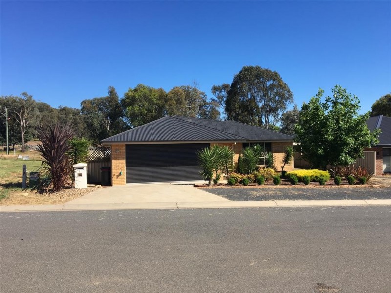3 Jeffery Circuit, Tumut NSW 2720