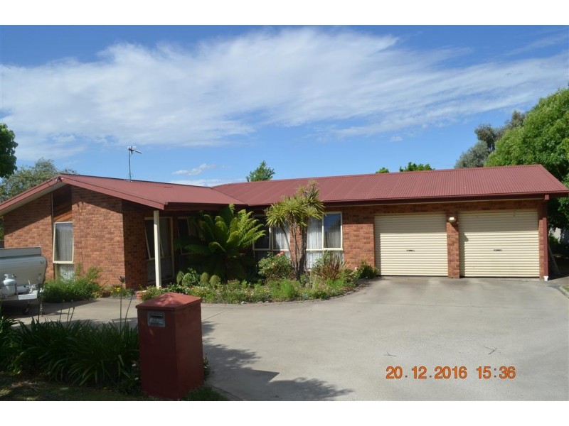 170 Capper Street, Tumut NSW 2720