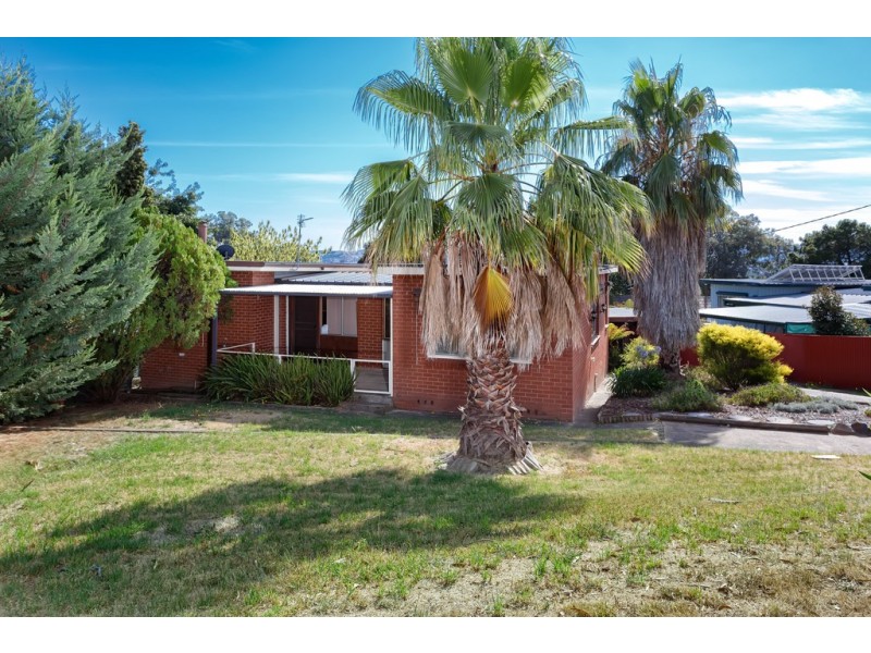 11 Kinred Street, Tumut NSW 2720