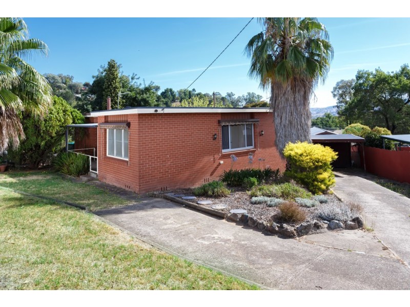 11 Kinred Street, Tumut NSW 2720