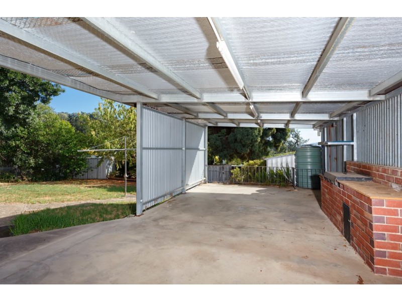 11 Kinred Street, Tumut NSW 2720