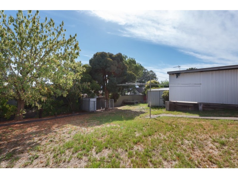 11 Kinred Street, Tumut NSW 2720