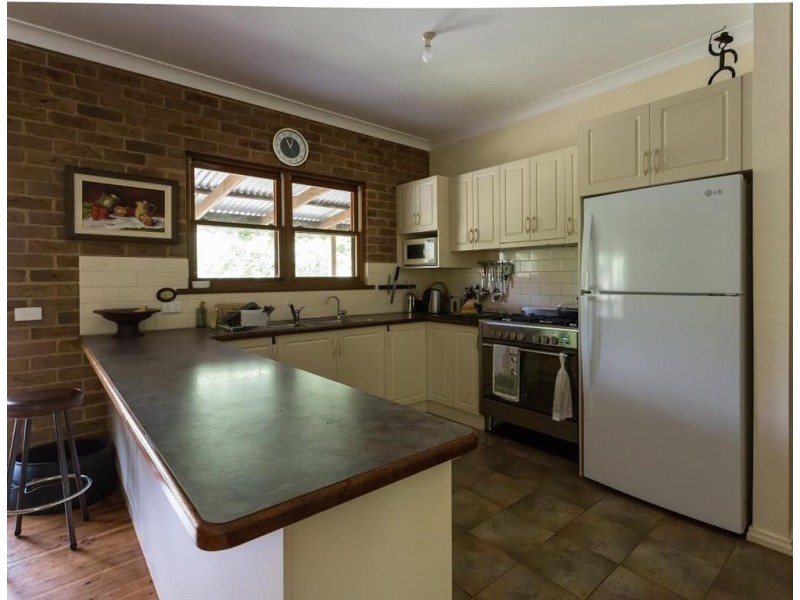 21 Cromwell Street, Adelong NSW 2729
