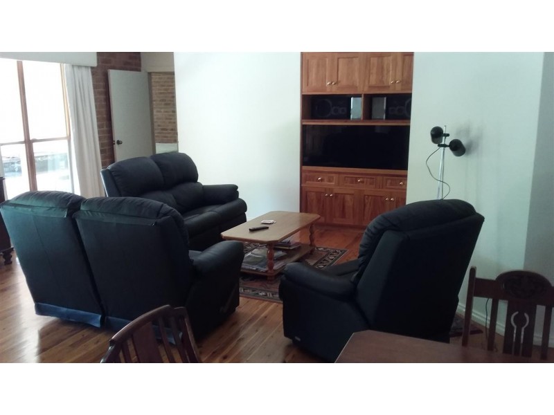 21 Cromwell Street, Adelong NSW 2729