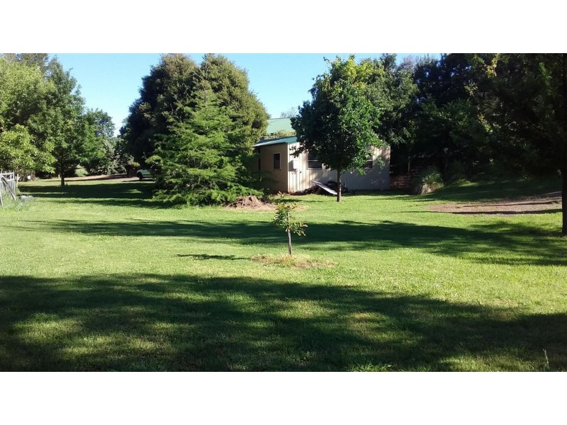 21 Cromwell Street, Adelong NSW 2729