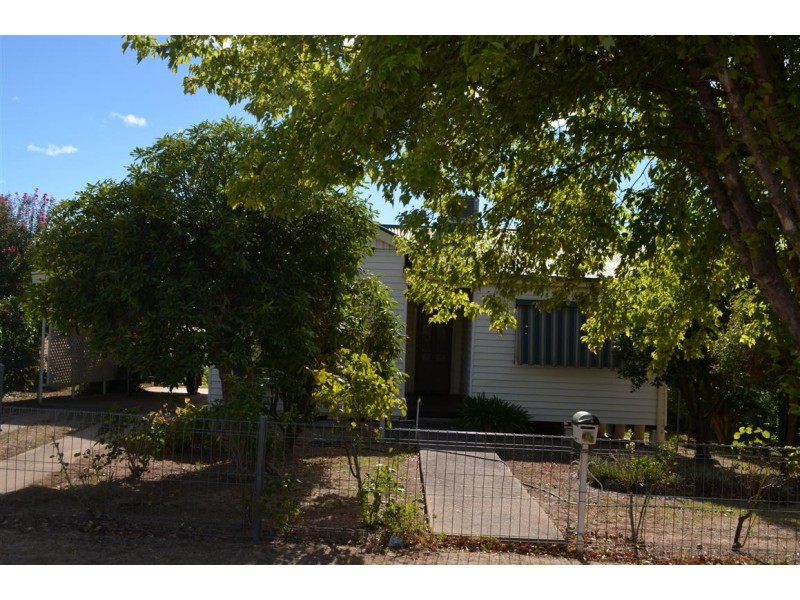 184 Capper Street, Tumut NSW 2720