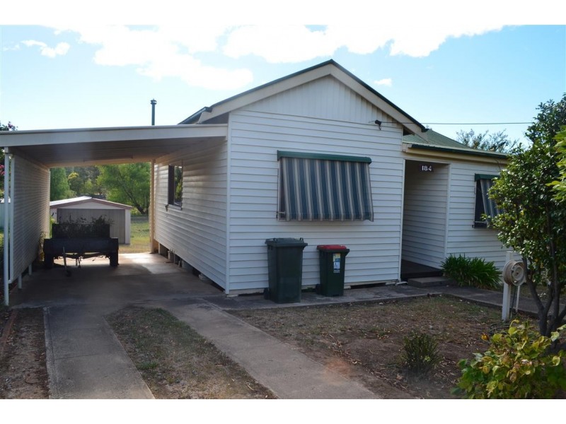 184 Capper Street, Tumut NSW 2720