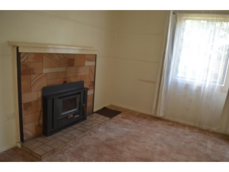 184 Capper Street, Tumut NSW 2720