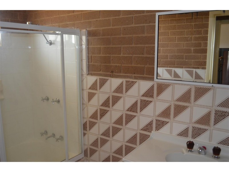 2/32 Bundara Crescent, Tumut NSW 2720