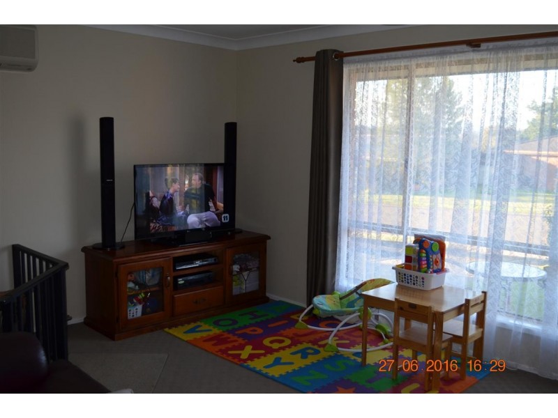 11 Bottlebrush Drive, Tumut NSW 2720