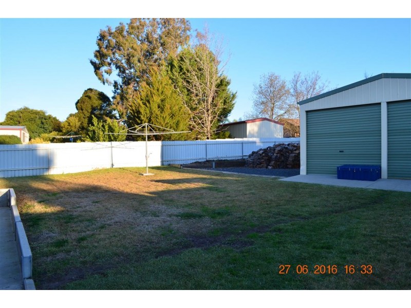 11 Bottlebrush Drive, Tumut NSW 2720