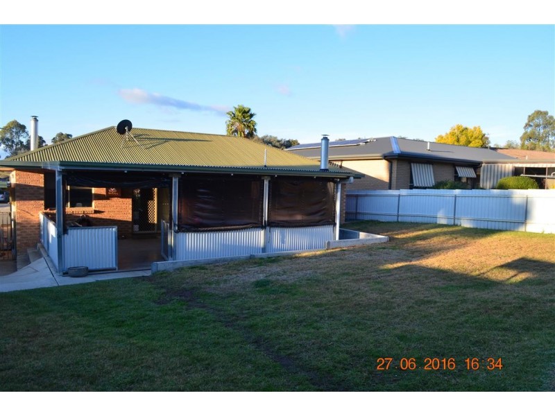 11 Bottlebrush Drive, Tumut NSW 2720
