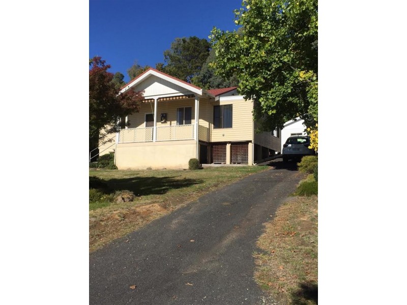 12 Eurabbie Street, Batlow NSW 2730