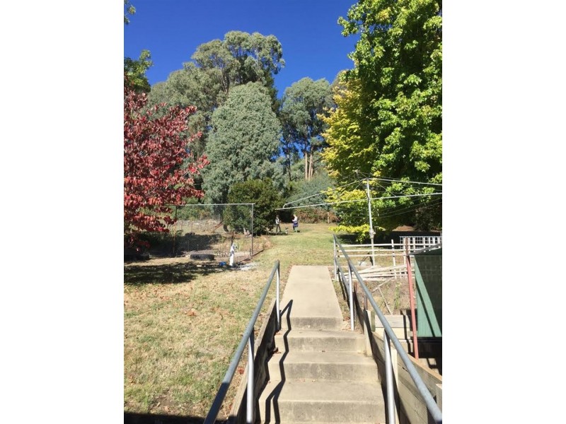 12 Eurabbie Street, Batlow NSW 2730
